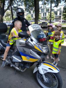 Поліція та діти