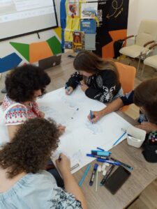 Крапкування спільної картини «Синій птах над жовтим небом»