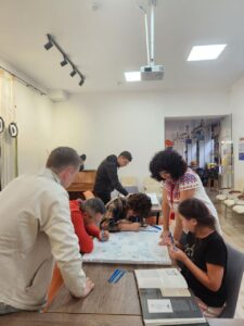 Крапкування спільної картини «Синій птах над жовтим небом»
