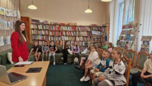 Відвідувачі слухають пісню «Художник»