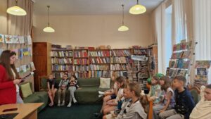 Відвідувачі слухають тематичні вірші