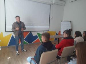 Розповідь молодим людям як не боятися почати шукати роботу