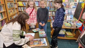 Підписання книжок Владиславою Крижною