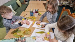 Створення чарівних білочок із осіннього листя