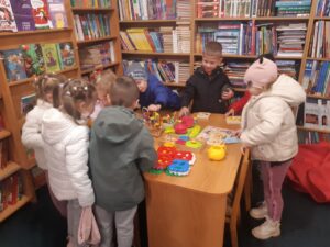 Діти відвідали відділ сімейного читаня