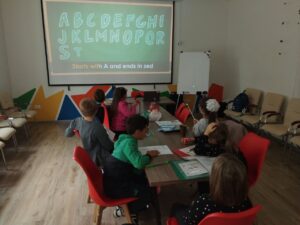 Фото з студії вивчення англійської