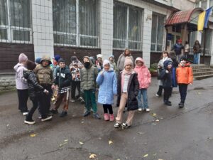 Учасники прямують до укриття