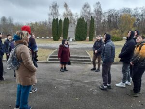 Спікер заходу Ганна Лукасевич проводить екскурсію