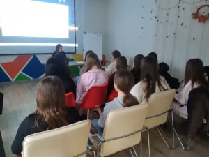 Перегляд хронології Помаранчевої революції та Революції Гідності