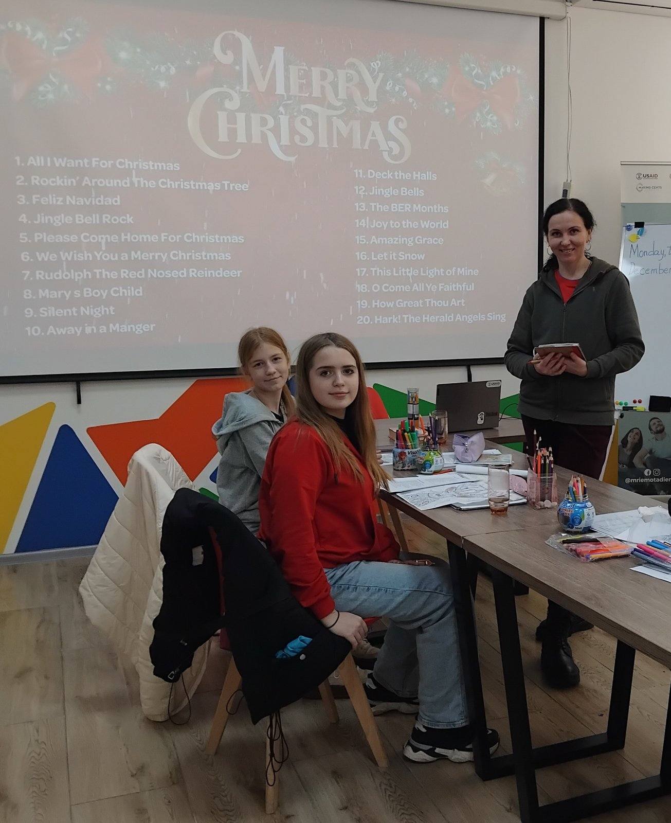 Happy English with Lucky and Cupcake