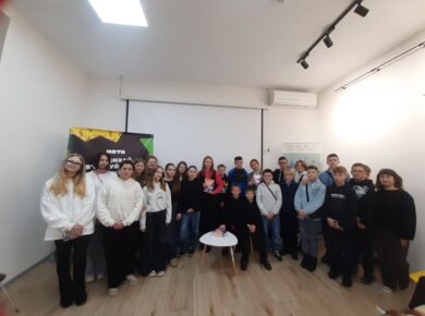 "Це дівчача справа"