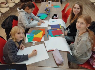 Happy English with Lucky and Cupcake