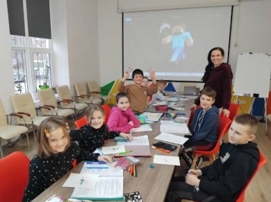 Happy English with Lucky and Cupcake