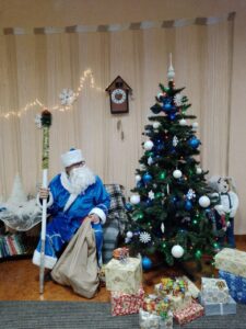 Святий Миколай з подарунками