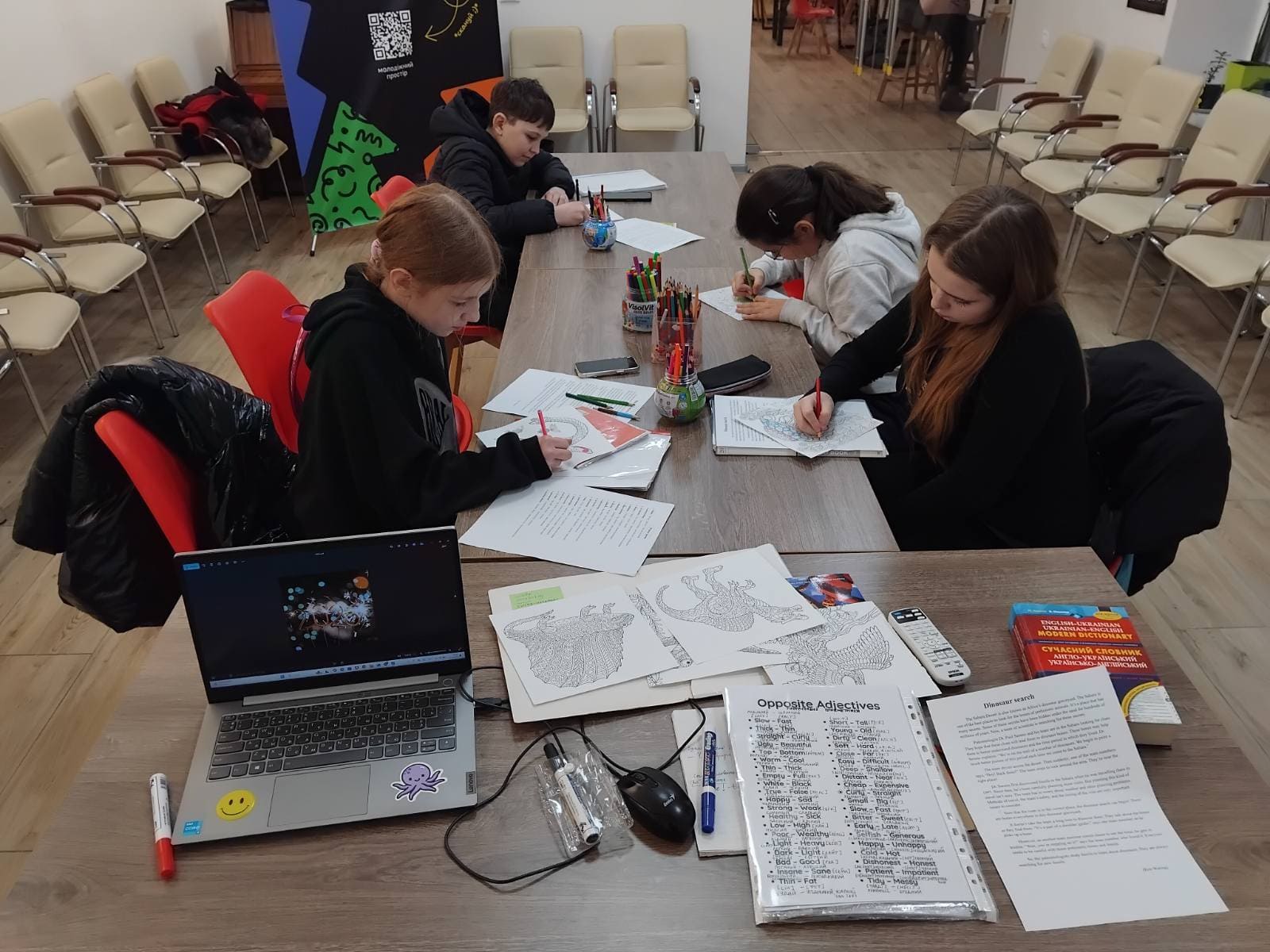 Happy English with Lucky and Cupcake