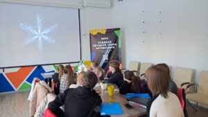 Темою для розмови та крапкування стала сніжинка