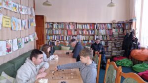 Гра в Ґо між дітьми та дорослими