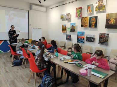 "Happy English with Lucky and Cupcake"