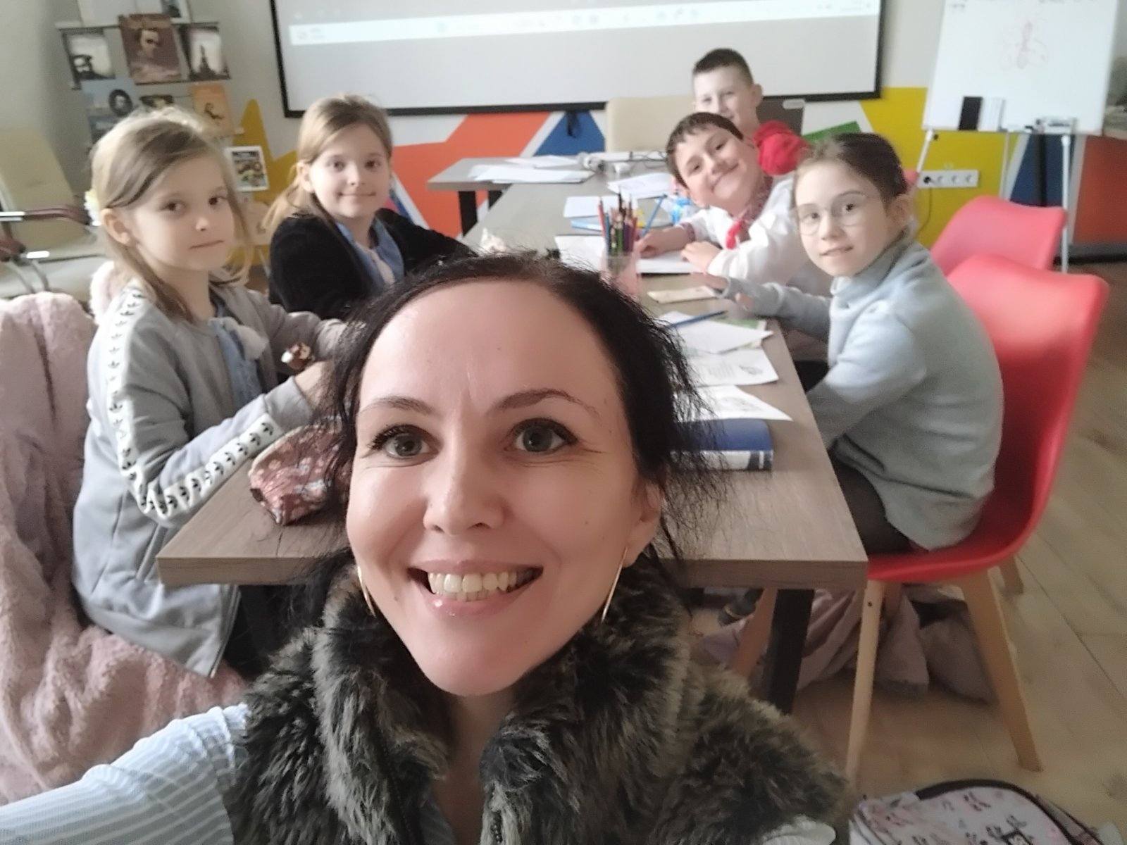 "Happy English with Lucky and Cupcake"