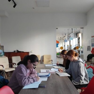 "Happy English with Lucky and Cupcake"