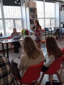 Моделювали діалоги "покупець – продавець"