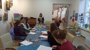 Розмальовували книжкові зрізи