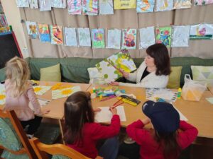 Читали книгу Валентини Люліч "Як зайченя сонечко шукало"