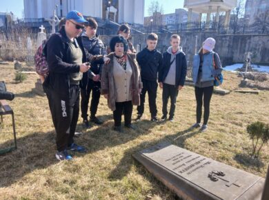 Краєзнавча екскурсія старовинним кладовищем Грабник