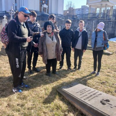 Краєзнавча екскурсія старовинним кладовищем Грабник