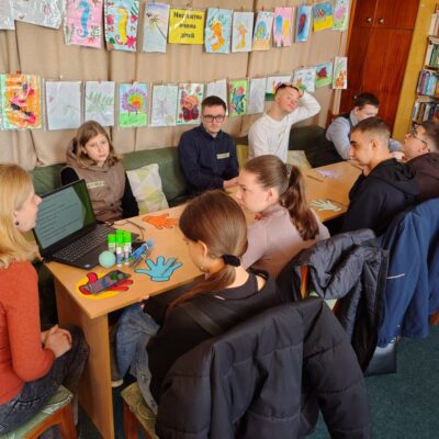 "Мистецтво спілкування: від листування до реальності"