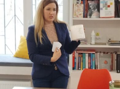 Зоряна Прокопчук проводить заняття English Club