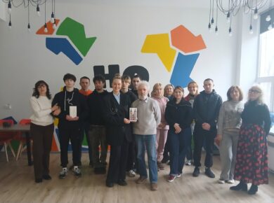 «Доторкнулися пензлем»