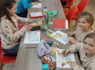 "Happy English with Lucky and Cupcake"