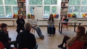 Учасники англійською обговорювали, які бувають домашні тварини