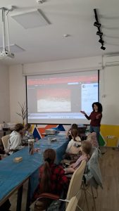 Керівниця студії та рівненська крапкарка Олена Сєргєєва