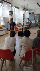 Учасники активно спілкувалися англійською