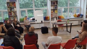 Під час роботи в групах учасники порівнювали звичаї різних народів