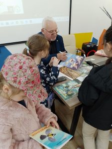 Усі охочі могли придбати книжки автора, отримати автограф